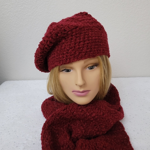 Handmade Crochet elegant Beret and Scarf set. - Picture 5 of 8